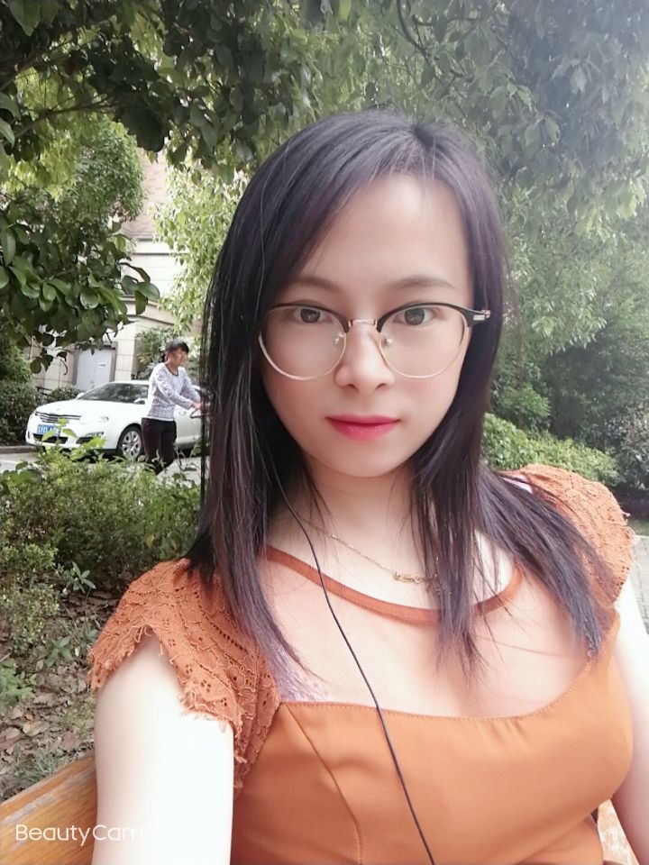 李樂(lè)群—生活照